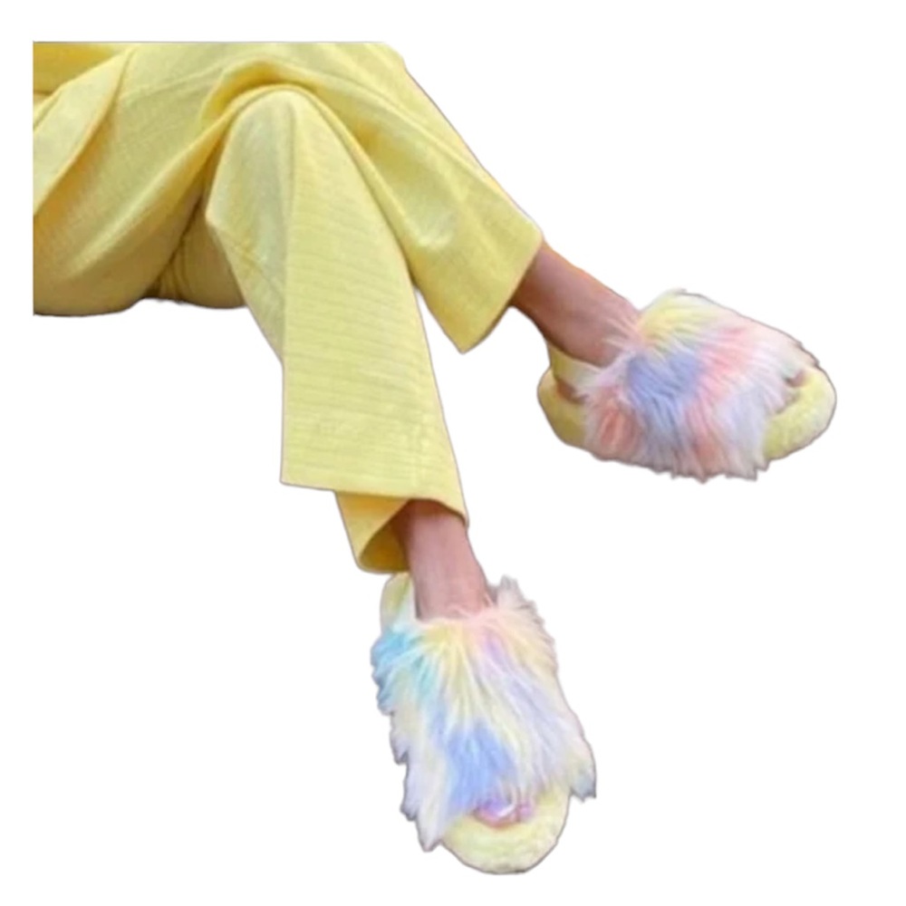UGG Australia
Yellow New Fluff Platform Slippers